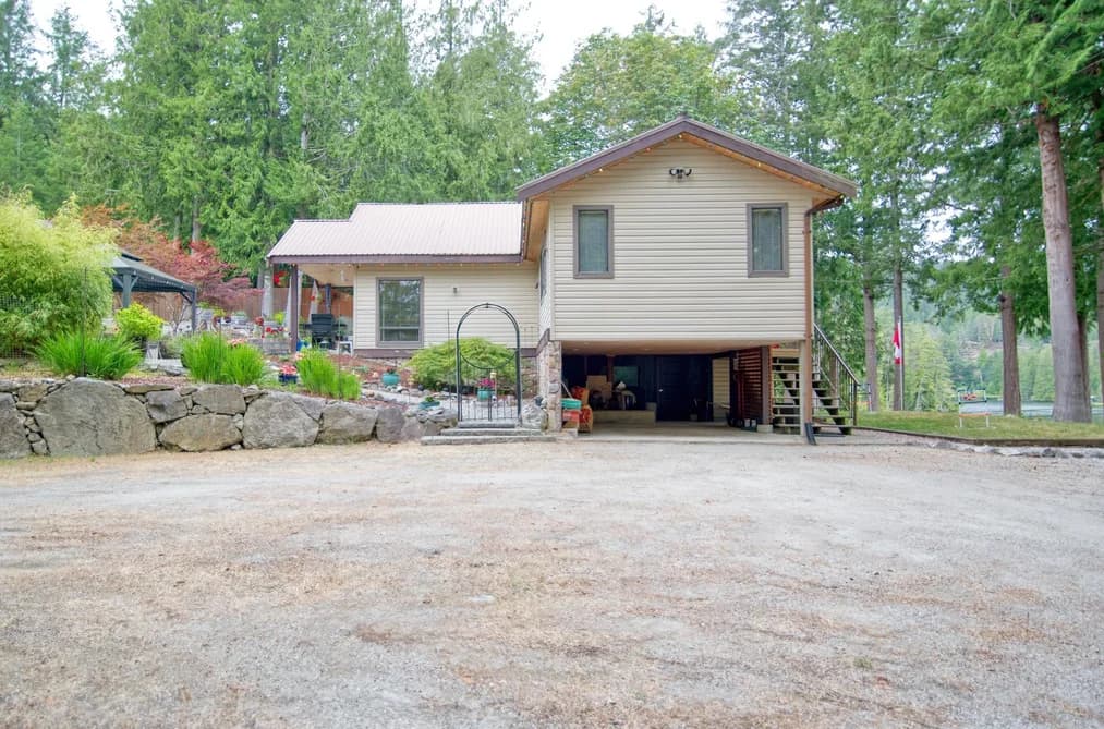 4546 SINCLAIR BAY ROAD, Garden Bay, BC — Residential for Sale - Photo 2