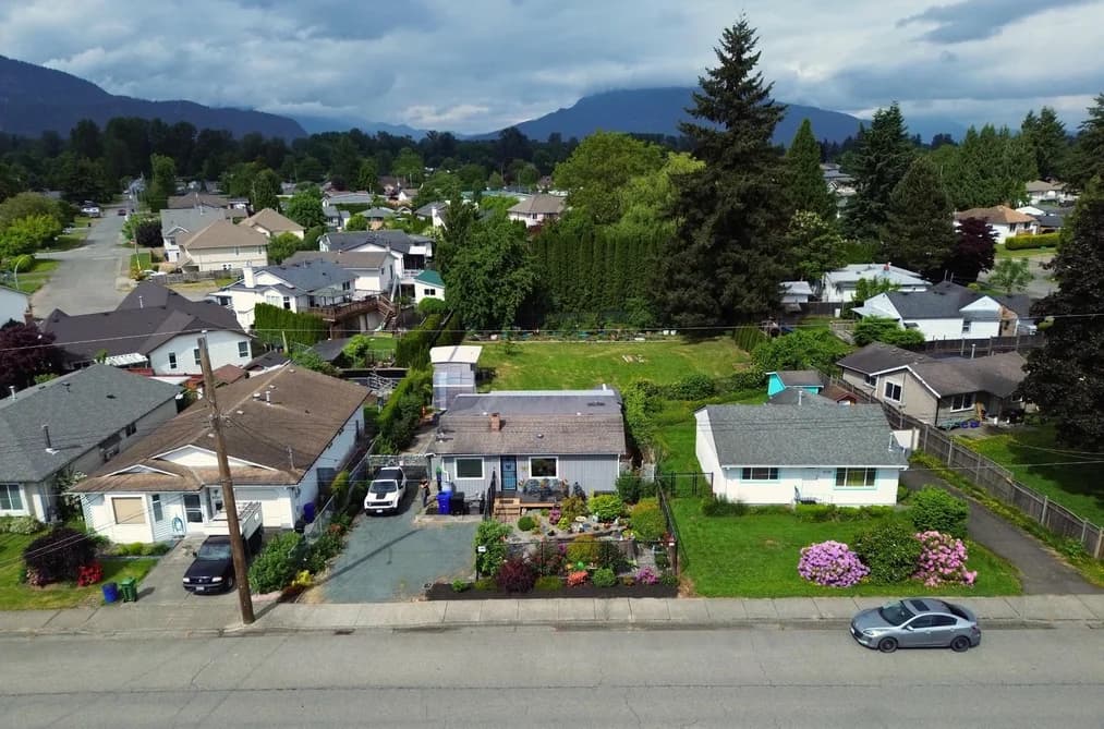 45573 WELLINGTON AVENUE, Chilliwack, BC — Residential for Sale - Main Photo