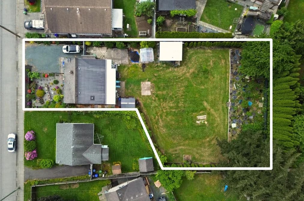 45573 WELLINGTON AVENUE, Chilliwack, BC — Residential for Sale - Photo 2