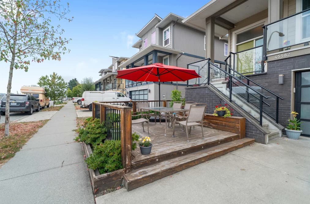 45582 MEADOWBROOK DRIVE, Chilliwack, BC — Residential for Sale - Photo 2