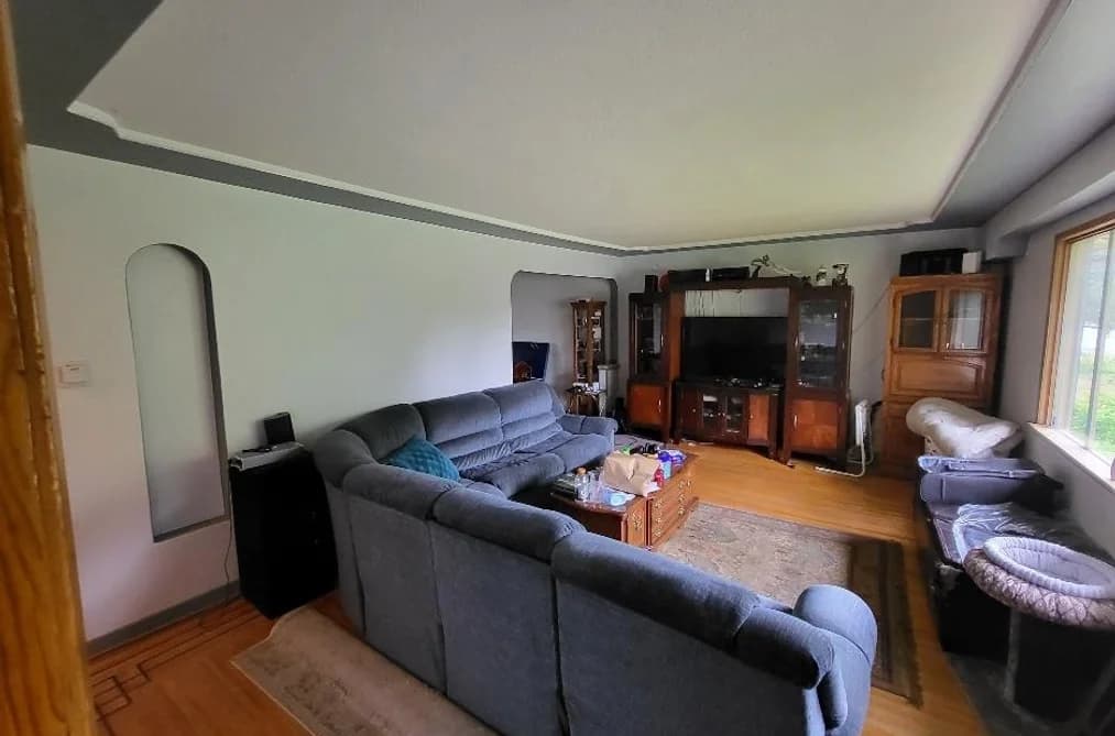 45644 WELLINGTON AVENUE, Chilliwack, BC — Residential for Sale - Photo 2