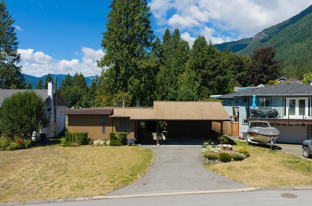 4568 MARINEVIEW CRESCENT, North Vancouver, BC — Residential for Sale - Photo 2