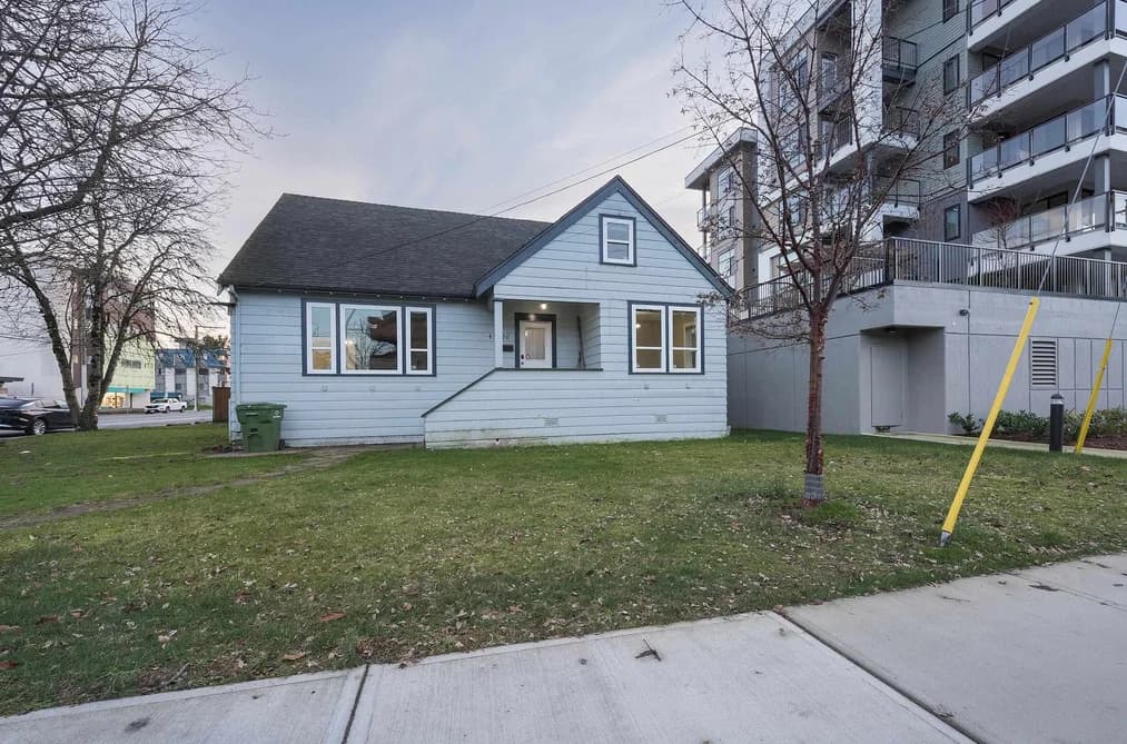 45726 SPADINA AVENUE, Chilliwack, BC — Residential for Sale - Photo 2