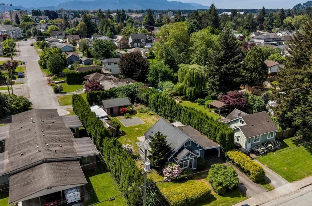45748 LEWIS AVENUE, Chilliwack, BC — Residential for Sale - Photo 2