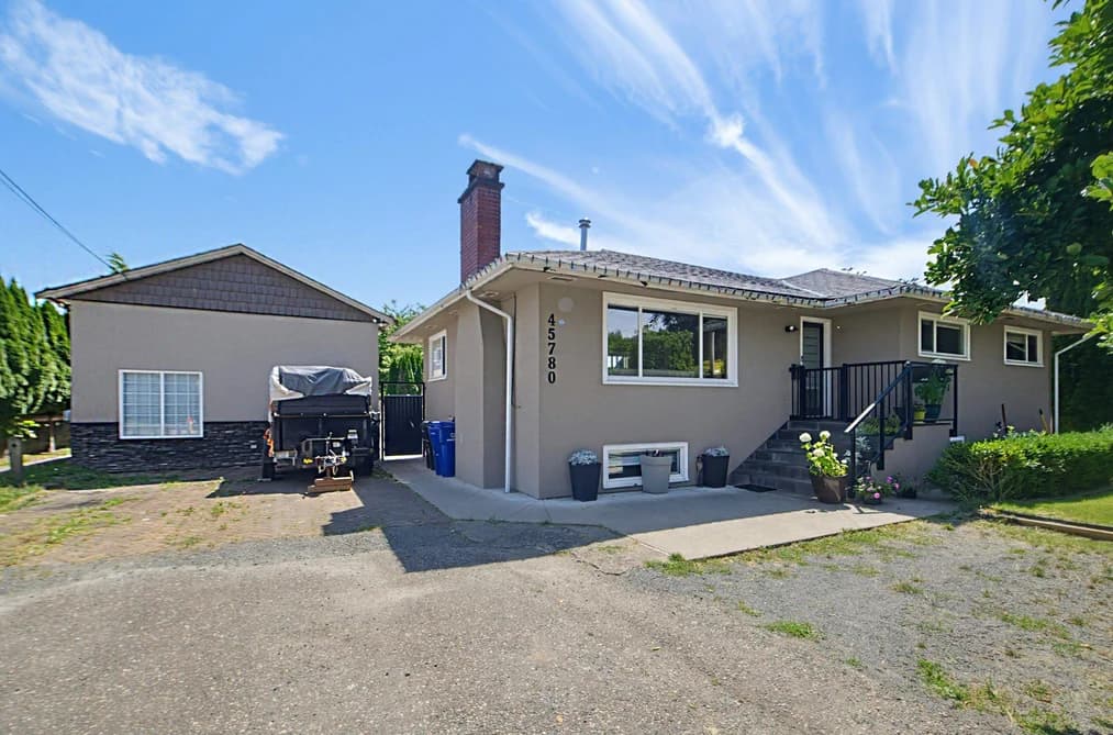 45780 BERKELEY AVENUE, Chilliwack, BC — Residential for Sale - Photo 2