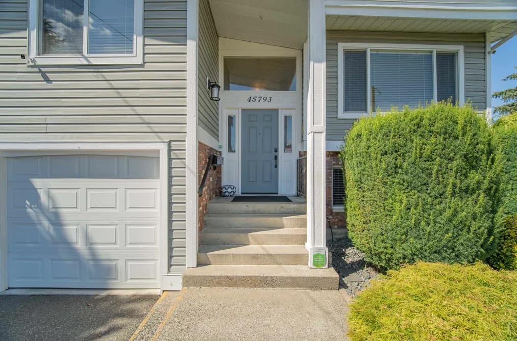 45793 LEWIS AVENUE, Chilliwack, BC — Residential for Sale - Photo 2
