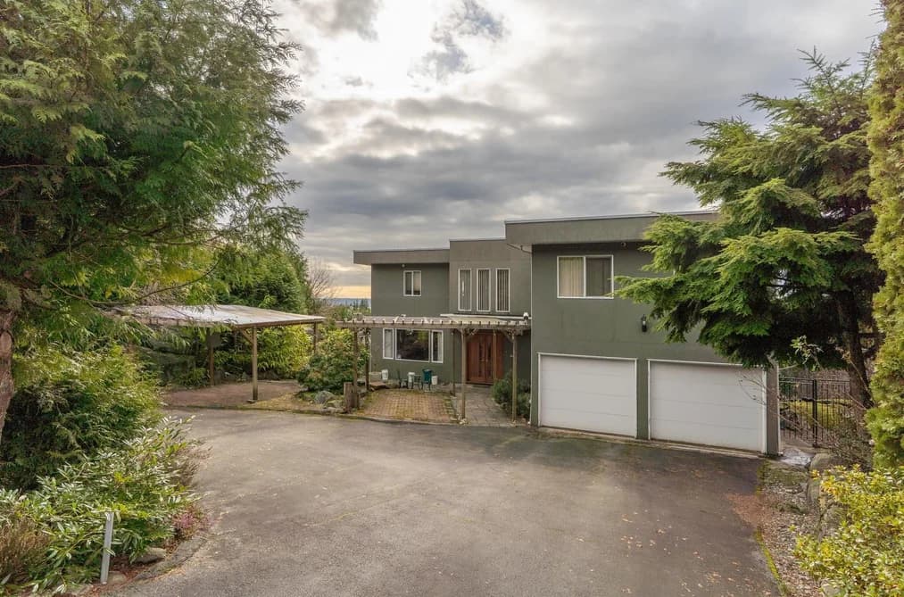4582 WOODGREEN COURT, West Vancouver, BC — Residential for Sale - Photo 2