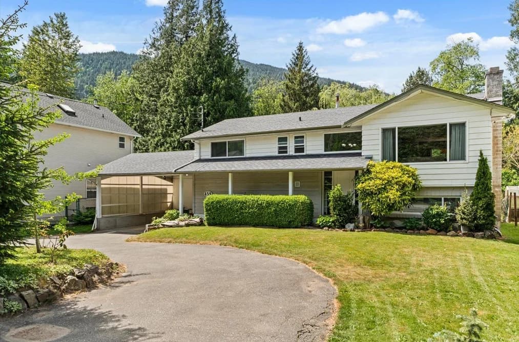 459 NAISMITH AVENUE, Harrison Hot Springs, BC — Residential for Sale - Main Photo