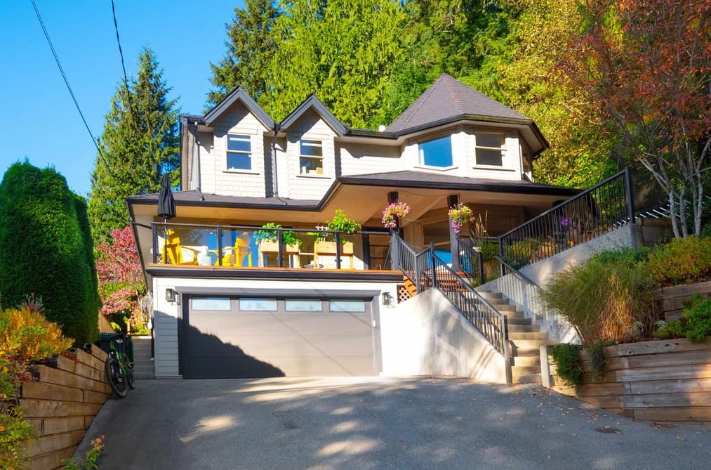 4592 COVE CLIFF ROAD, North Vancouver, BC — Residential for Sale - Main Photo