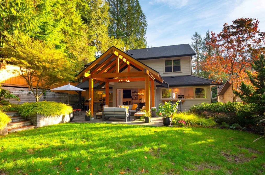 4592 COVE CLIFF ROAD, North Vancouver, BC — Residential for Sale - Photo 2