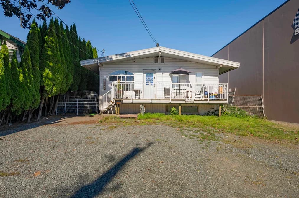 45949 ROWAT AVENUE, Chilliwack, BC — Residential for Sale - Photo 2