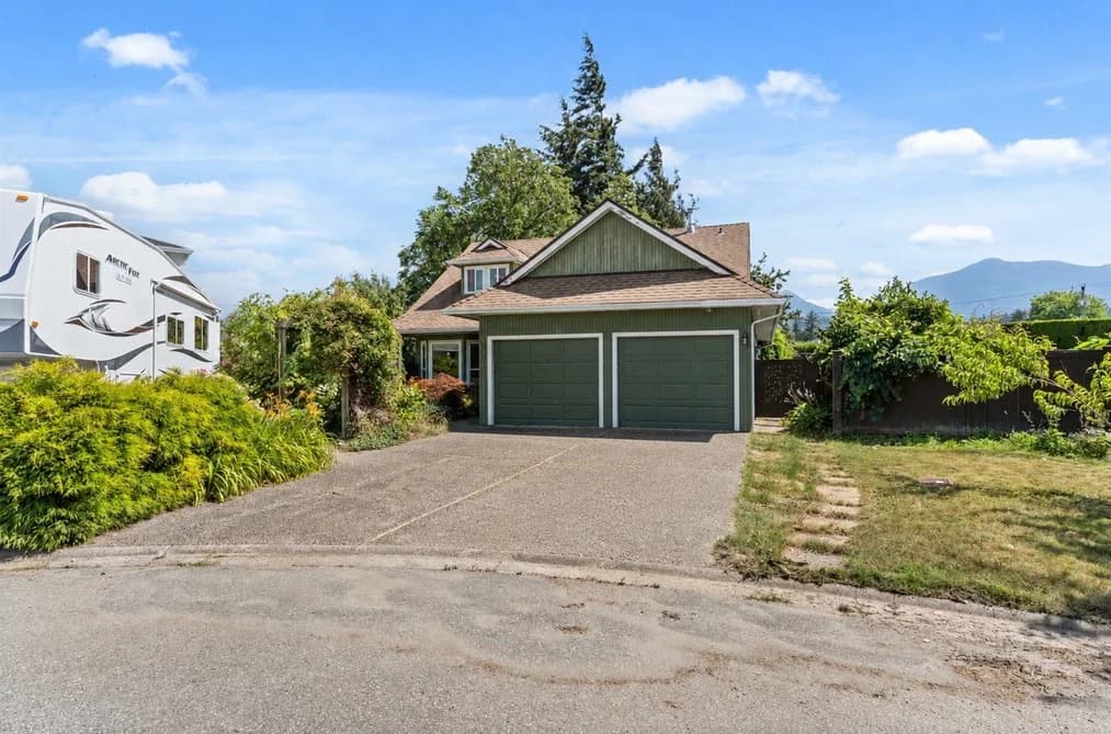 46003 IVY AVENUE, Chilliwack, BC — Residential for Sale - Main Photo