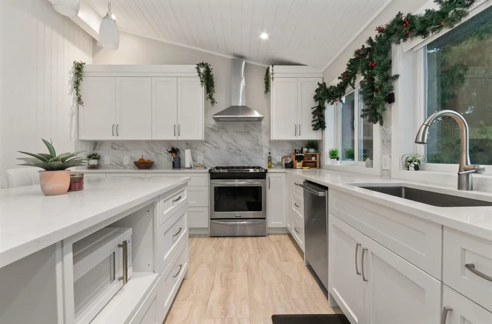 46022 CLARKE DRIVE, Chilliwack, BC — Residential for Sale - Photo 2
