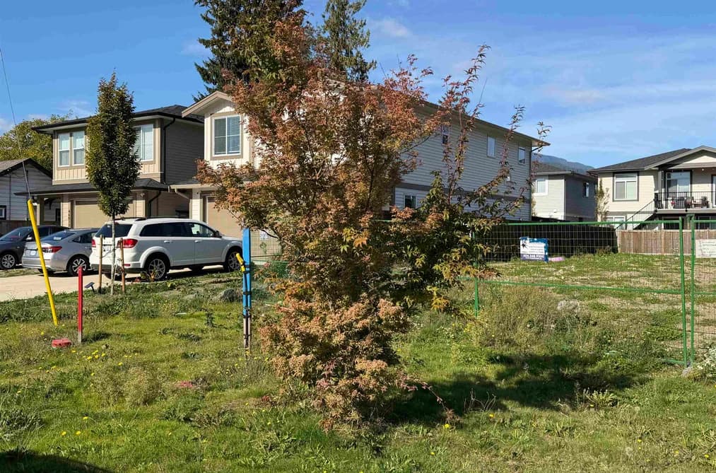 46023 Lewis Avenue, Chilliwack, BC - Property for Sale - Photo 2 of 2 46023 Lewis Avenue, Chilliwack, BC - Property for Sale - Photo 2 of 2