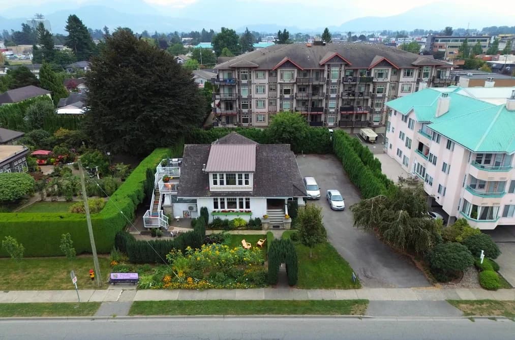 46028 FIRST AVENUE, Chilliwack, BC — Residential for Sale - Photo 2