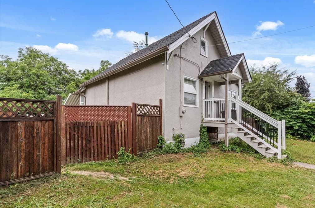 46028 KING AVENUE, Chilliwack, BC — Residential for Sale - Photo 2