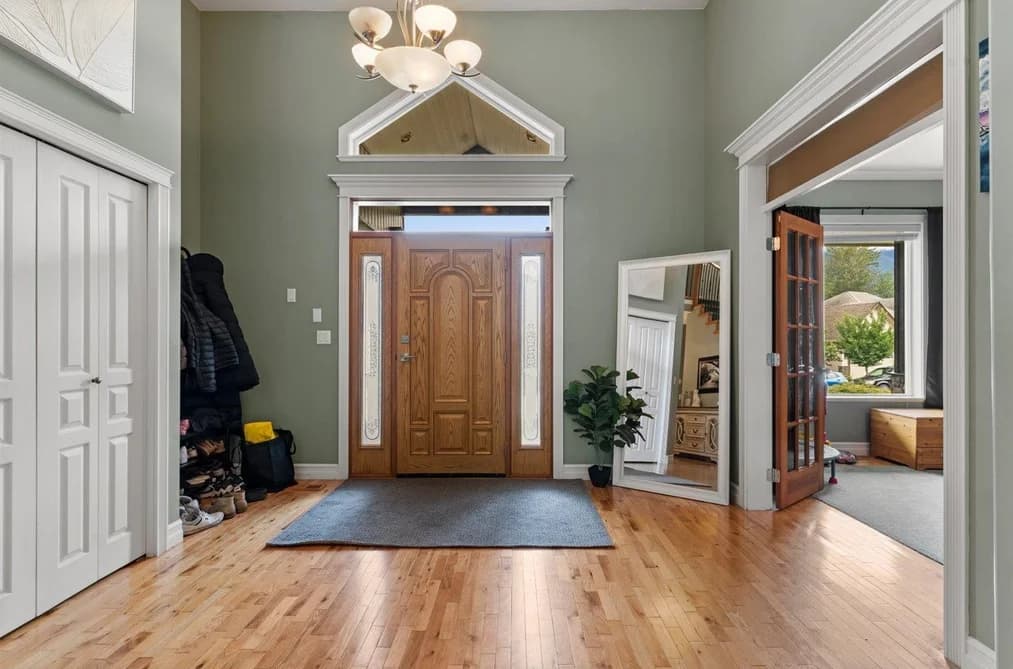 46035 SHERWOOD DRIVE, Chilliwack, BC — Residential for Sale - Photo 2