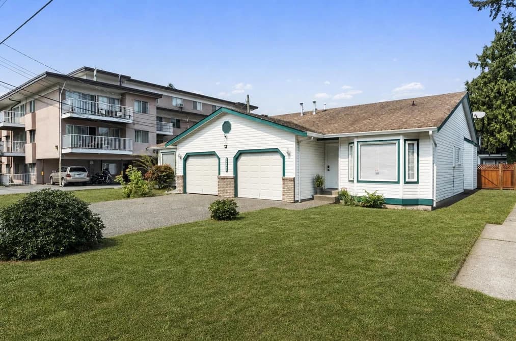1&2 46043 MELLARD AVENUE, Chilliwack, BC — Residential Income for Sale - Photo 2
