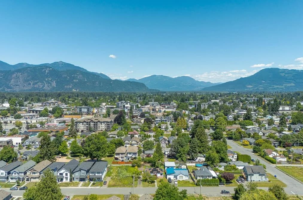 46054 THIRD AVENUE, Chilliwack, BC — Residential for Sale - Photo 2