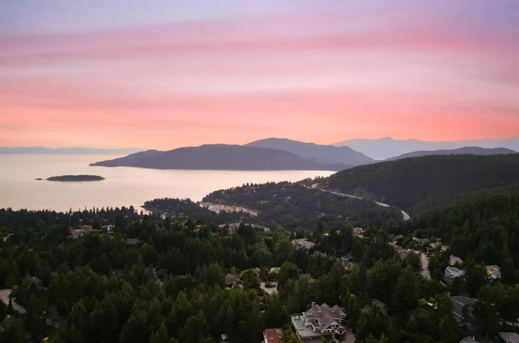 4607 WOODGREEN DRIVE, West Vancouver, BC — Residential for Sale - Photo 2