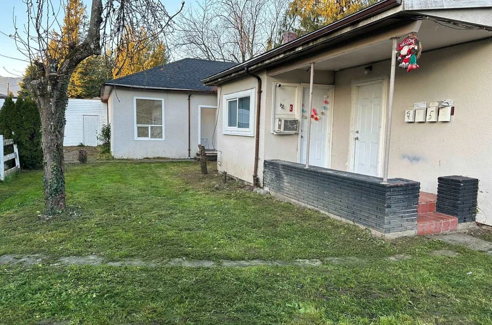 46167 CLEVELAND AVENUE, Chilliwack, BC — Residential Income for Sale - Main Photo