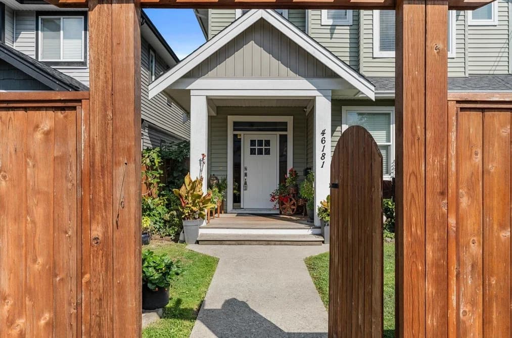 46181 SECOND AVENUE, Chilliwack, BC — Residential for Sale - Photo 2