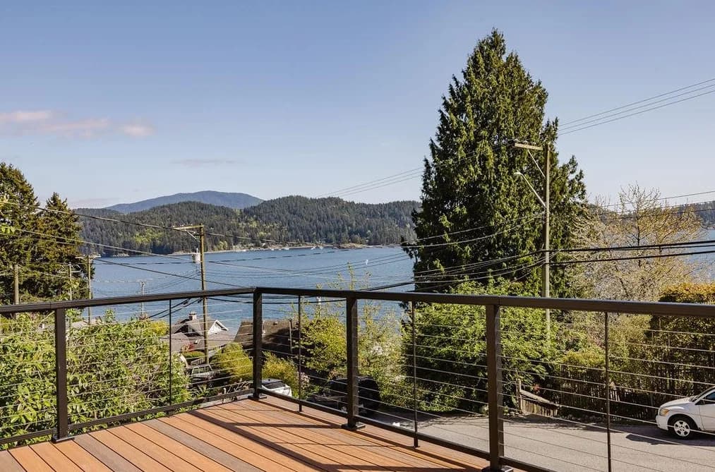 462 CENTRAL AVENUE, Gibsons, BC — Residential for Sale - Main Photo