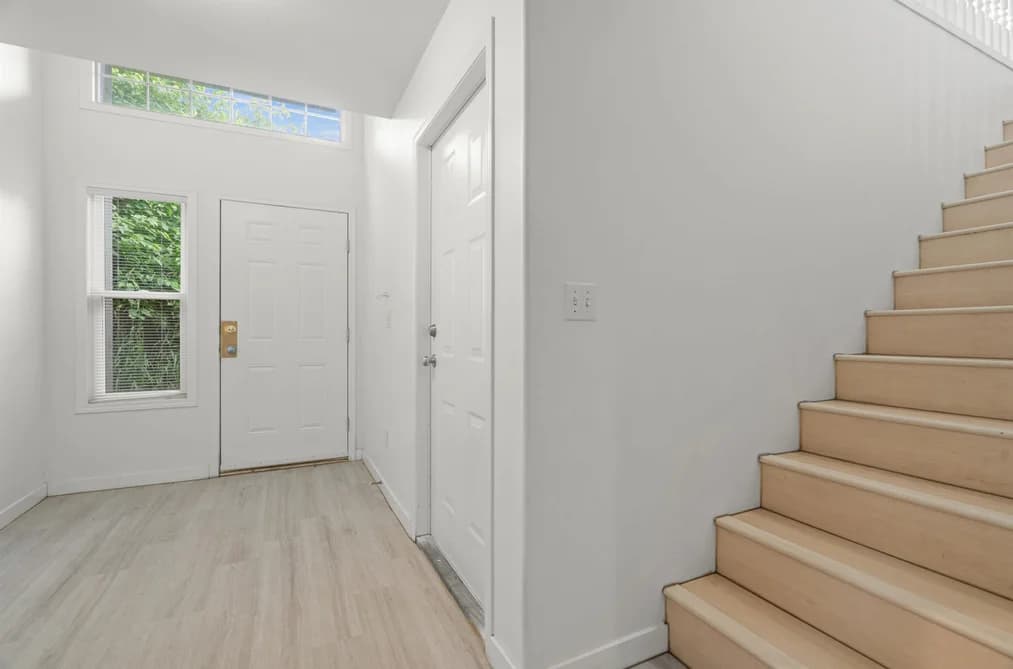 46279 CHILLIWACK CENTRAL ROAD, Chilliwack, BC — Residential for Sale - Photo 2