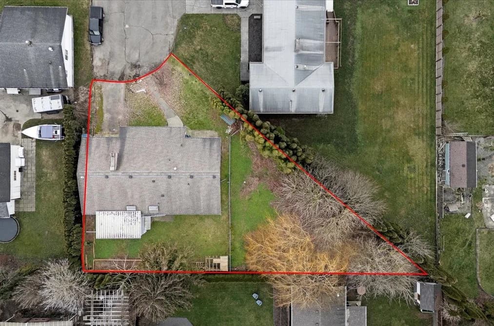 46323 MAGNOLIA AVENUE, Chilliwack, BC — Residential for Sale - Photo 2