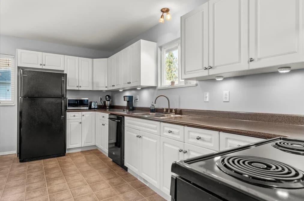 46329 STRATHCONA ROAD, Chilliwack, BC — Residential for Sale - Photo 2