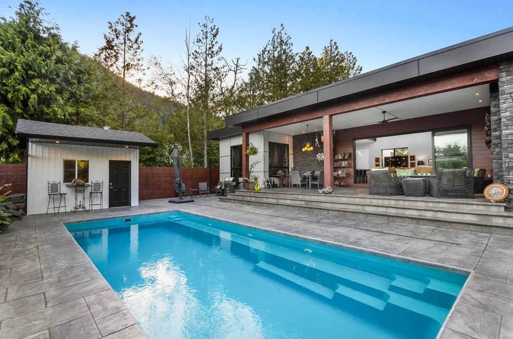464 ALDER AVENUE, Harrison Hot Springs, BC — Residential for Sale - Main Photo