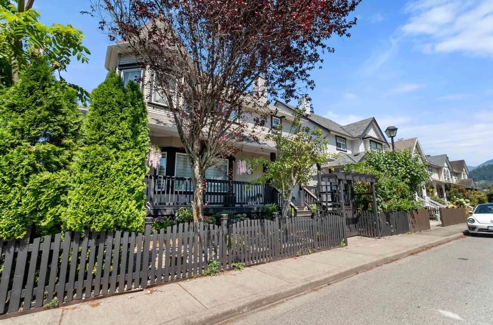46415 BEDFORD PARKWAY, Chilliwack, BC — Residential for Sale - Photo 2