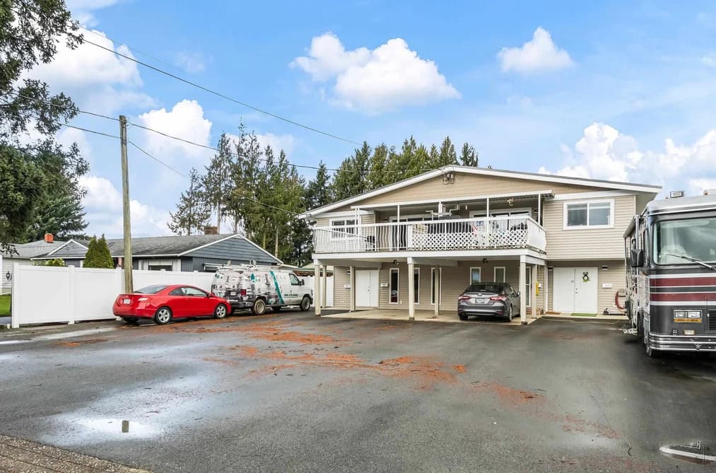 46479 BROOKS AVENUE, Chilliwack, BC — Residential Income for Sale - Main Photo
