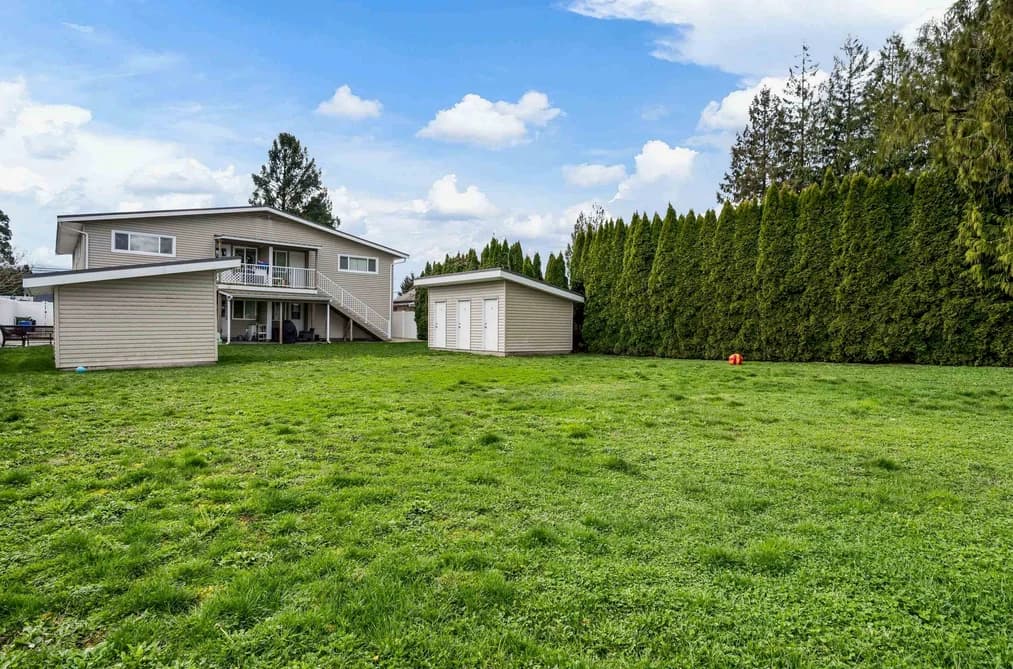 46479 BROOKS AVENUE, Chilliwack, BC — Residential Income for Sale - Photo 2