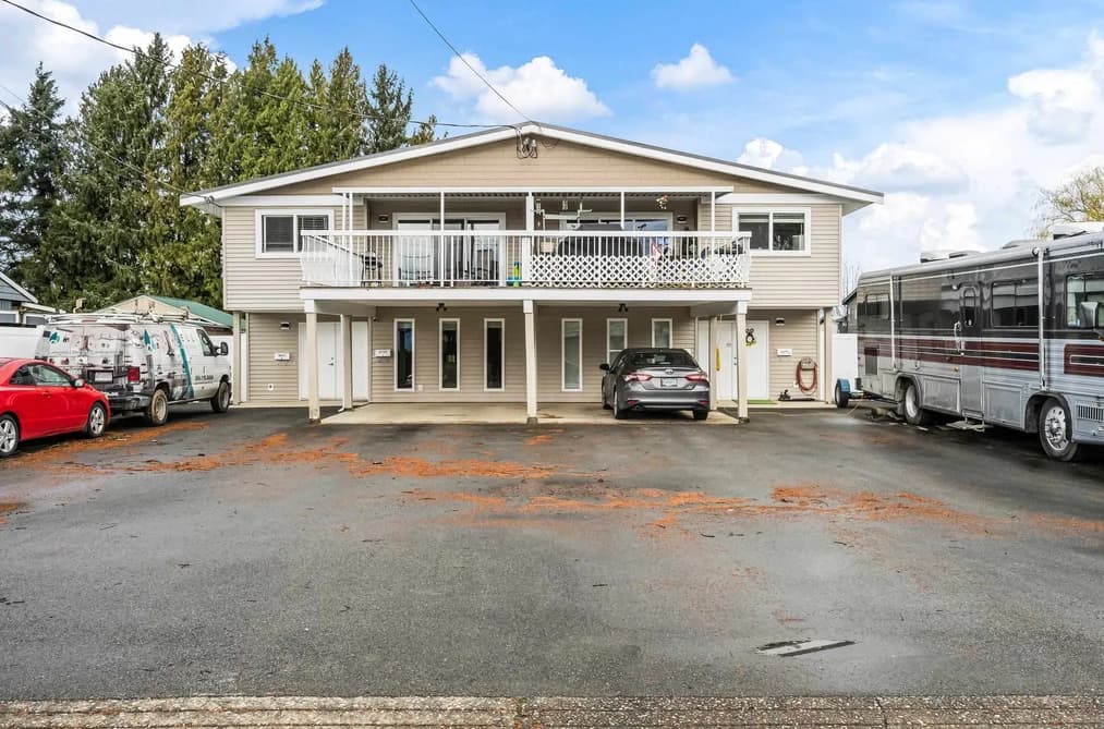 46479 BROOKS AVENUE, Chilliwack, BC — Residential Income for Sale - Photo 2