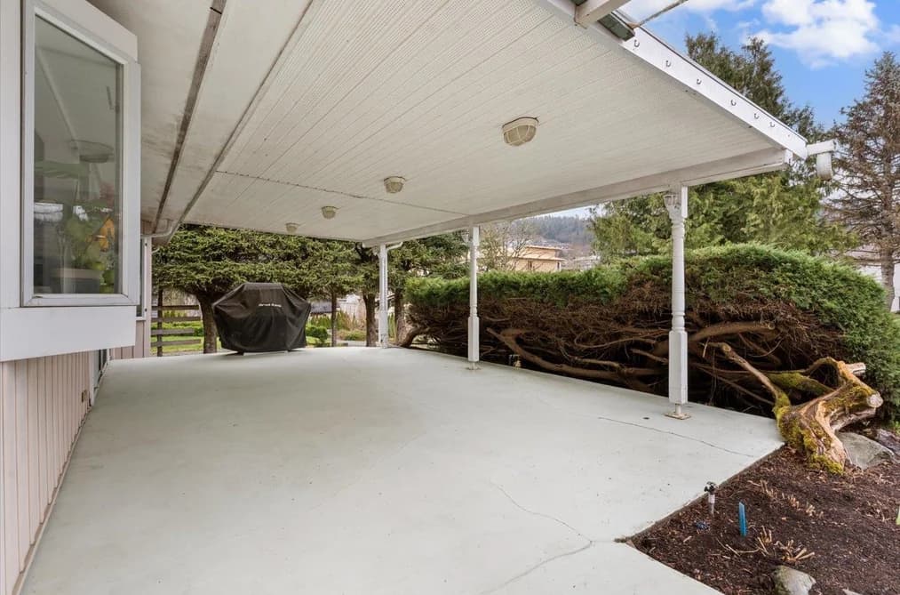 46486 UPLANDS ROAD, Chilliwack, BC — Residential for Sale - Photo 2