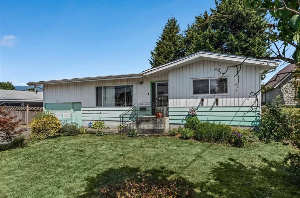 46515 CHILLIWACK CENTRAL ROAD, Chilliwack, BC — Residential for Sale - Photo 2