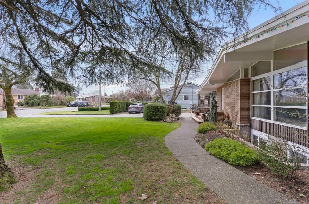 46589 RIVERSIDE DRIVE, Chilliwack, BC — Residential for Sale - Photo 2