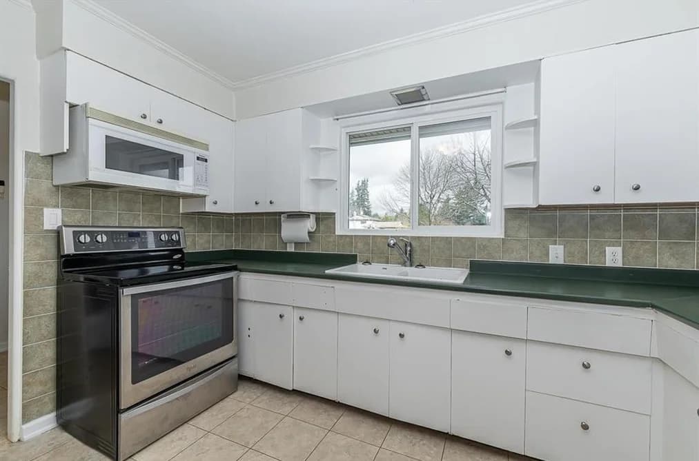 46615 FRASER AVENUE, Chilliwack, BC — Residential for Sale - Photo 2