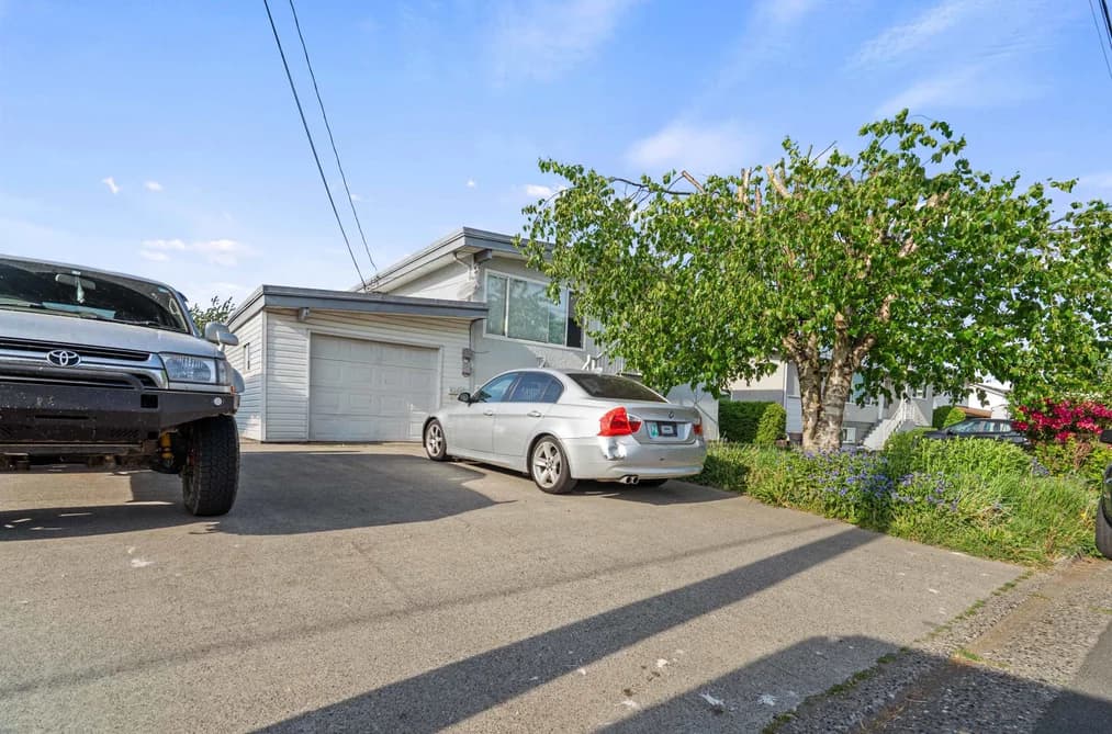46637 ANDREWS AVENUE, Chilliwack, BC — Residential for Sale - Photo 2
