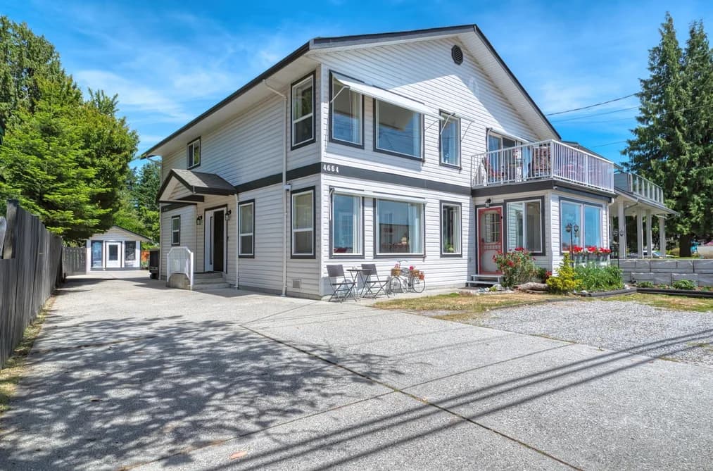 4664 SUNSHINE COAST HIGHWAY, Sechelt, BC — Residential for Sale - Main Photo