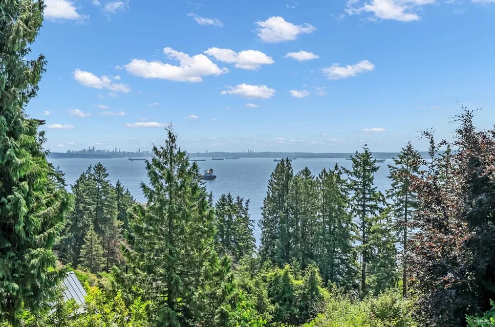 4668 CLOVELLY WALK, West Vancouver, BC — Residential for Sale - Photo 2