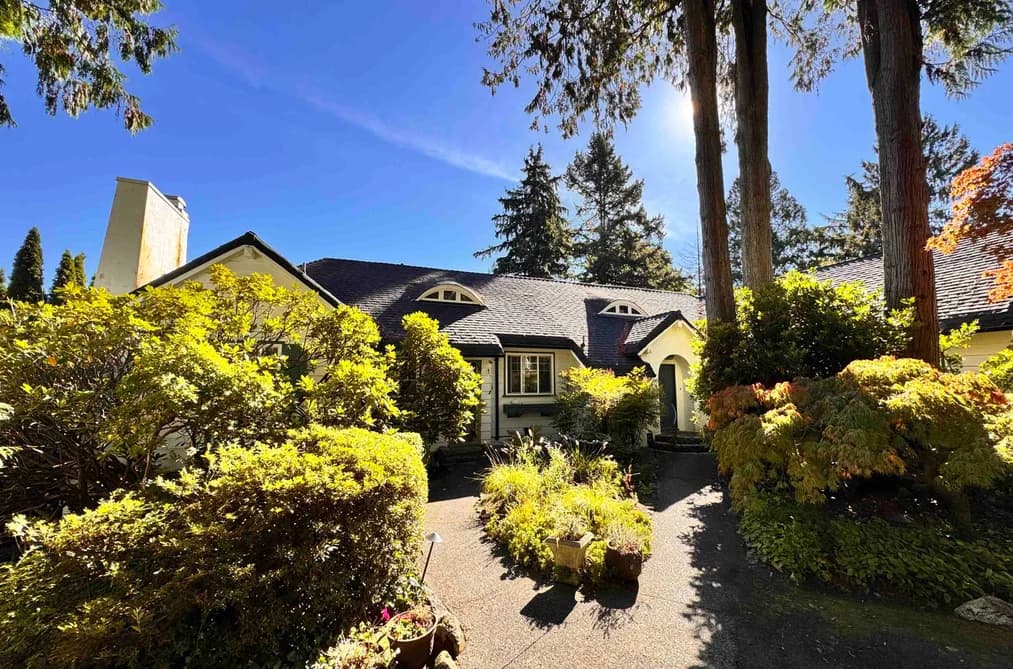 4670 PICCADILLY SOUTH, West Vancouver BC V7W 1J7 - Photo 1