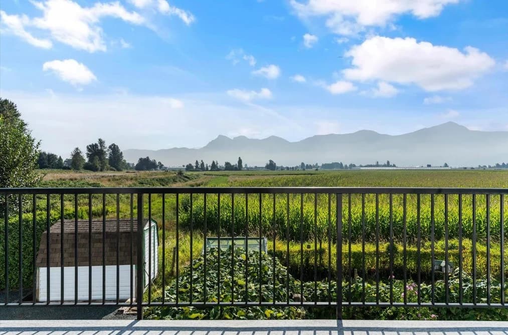 46702 ARBUTUS AVENUE, Chilliwack, BC — Residential for Sale - Photo 2