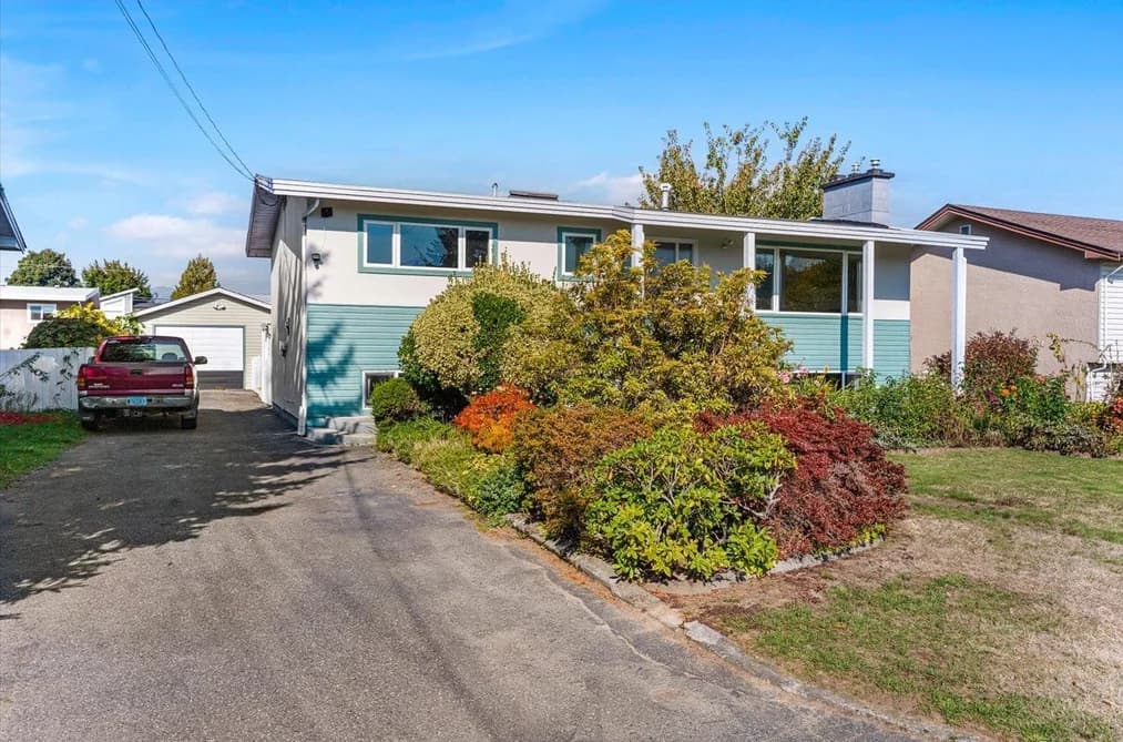 46705 EMERALD DRIVE, Chilliwack, BC — Residential for Sale - Photo 2