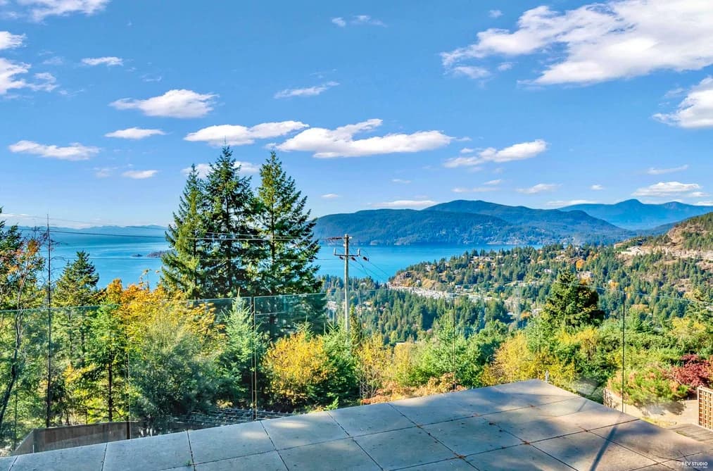 4673 WOODBURN ROAD, West Vancouver, BC — Residential for Sale - Photo 2