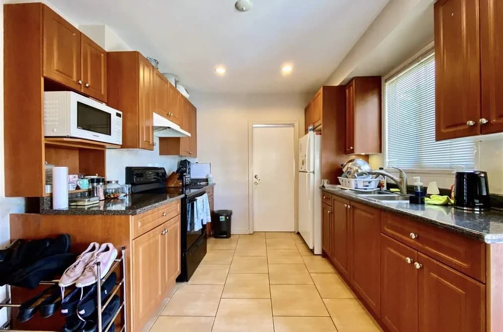 4680 Canada Way, Burnaby, BC - MLS: R3179840 - Photo 2 4680 Canada Way, Burnaby, BC - MLS: R3179840 - Photo 2
