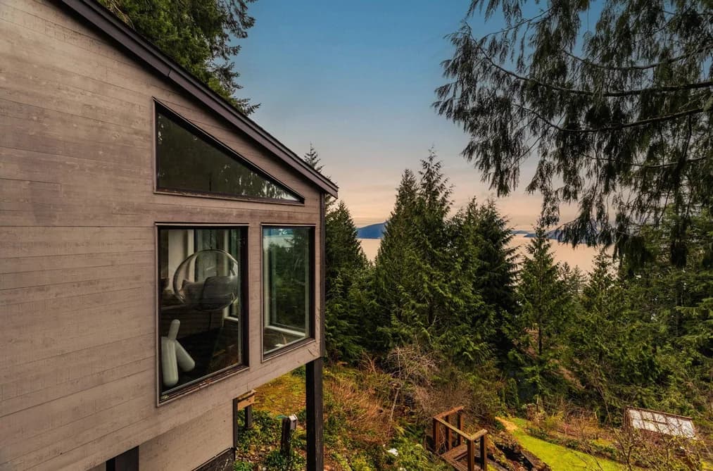 470 TIMBERTOP DRIVE, Lions Bay, BC — Residential for Sale - Main Photo