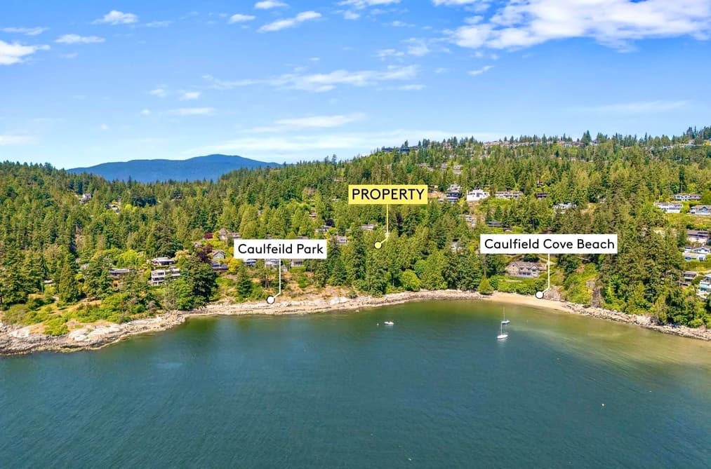 4704 DOGWOOD LANE, West Vancouver, BC — Residential for Sale - Photo 2