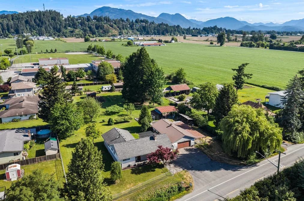 47123 FIRST AVENUE, Chilliwack, BC — Residential for Sale - Photo 2
